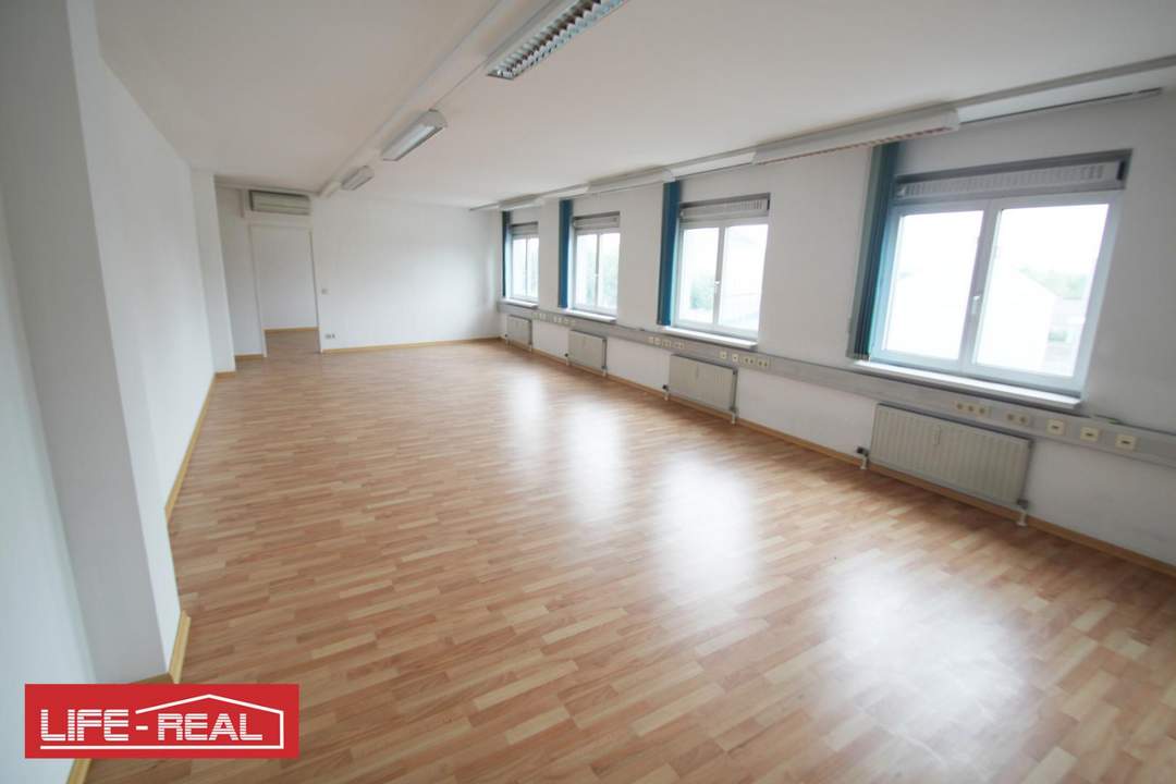Modernes, helles Büro in TOP-Gebäude in Linz, mit Tiefgaragenabstellplätze
