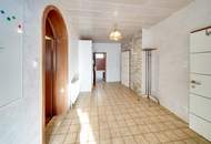 "Ankommen am Promenadenweg: Bungalow im Grünen – nahe Wien mit Potential"