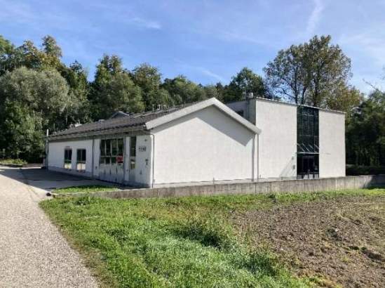 Gewerbehalle mit großzügiger Bürofläche