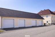 Familienhaus mit Pool, 4 Garagen und Nebenflächen