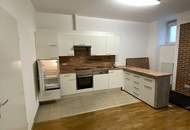 Ihr grünes Wohnzimmer: 2 Zimmer mit Terrasse und eigenem Garten! Teilsanierung notwendig!