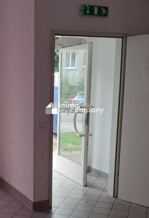 Geschäftslokal mit Büro - Erdgeschoß mit Auslage - sanierungsbedürftig