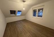 GROßZÜGIGE 4-ZIMMER DACHGESCHOSSWOHNUNG MIT BALKON! SOFORT VERFÜGBAR!