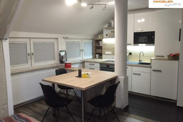 Dachgeschosswohnung - voll möbliert - ab 01.06.2026 verfügbar, Wohnung-miete, 590,00,€, 2700 Wiener Neustadt(Stadt)