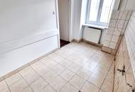 Make Altbau great again - Wohnträume selbst gestalten! Sanierungsbedürftige Altbauwohnung! U-Bahn ums Eck + Traumhaft renoviertes Altbauhaus + Optimalste Infrastruktur und Anbindung! Worauf warten Sie noch?