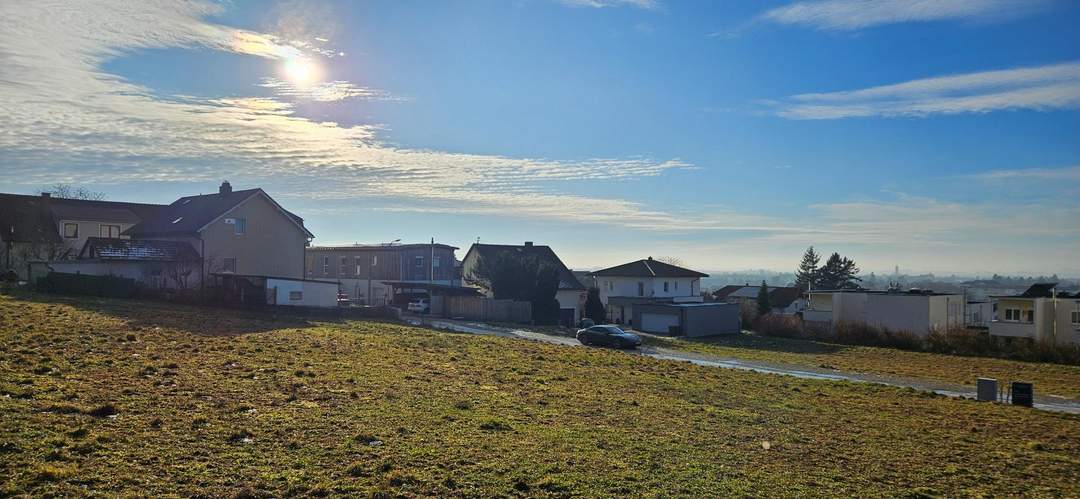 Sonniges Grundstück mit Ausblick – 991 m² in St. Valentin, keine Bauverpflichtung