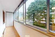 Innenhofseitige 2-Zimmer-Wohnung mit verglaster Loggia in U6-Nähe!