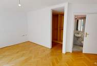 Elegante Dachgeschosswohnung mit Gartenblick, Terrassen und Garage