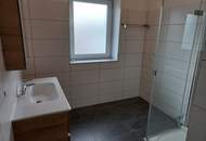 Schöne neuwertige 3-Zimmer Mietwohnung mit großer Dachterrasse !!!