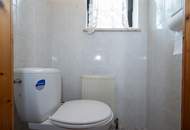 Charmantes Zweifamilienhaus mit traumhaftem Garten und Garage in Christkindl