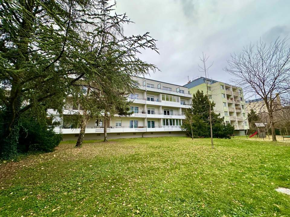 Helle 2-Zimmer-Wohnung - gemütliche Loggia - Blick ins Grüne!