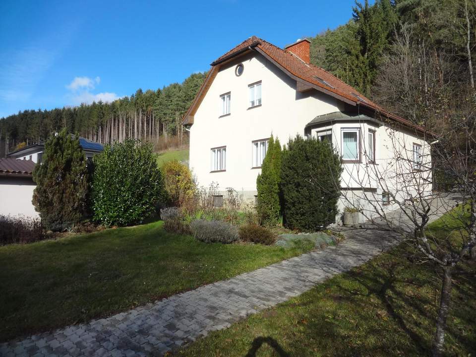 SOLIDES HAUS MIT SCHÖNEM GARTEN!