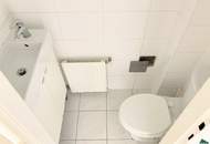 Direkt am Schweizergarten: Schöne 2-Zimmer-Wohnung mit separater Küche