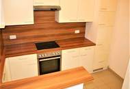 TERRASSENHIT, UNBEFRISTET, 86 m2 Altbau mit 30 m2 Freifläche, 3 Zimmer, Komplettküche, Wannenbad, Parketten, Hofruhelage