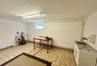 Großzügiges Wohnhaus mit Pool, Heimkino und Sauna in ruhiger Lage!