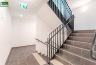 Hochwertige Erstbezugs-Wohnung mit großem Hof-Balkon und Küche nahe Schönbrunn!