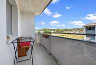 Stilvoll wohnen mit Balkon und moderner Wohnküche in Bernorf