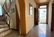 Viel Platz für Familie, Hobby &amp; Fahrzeuge - Wohnhaus mit 2.161 m² Baugrund