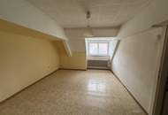 Sanierungsbedürftiges Mehrfamilienhaus mit großem Grundstück in Stadtlage Knittelfeld
