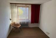 Sanierungsbedürftiges Einfamilienhaus mit großzügiger Terrasse und schönem Baumgarten