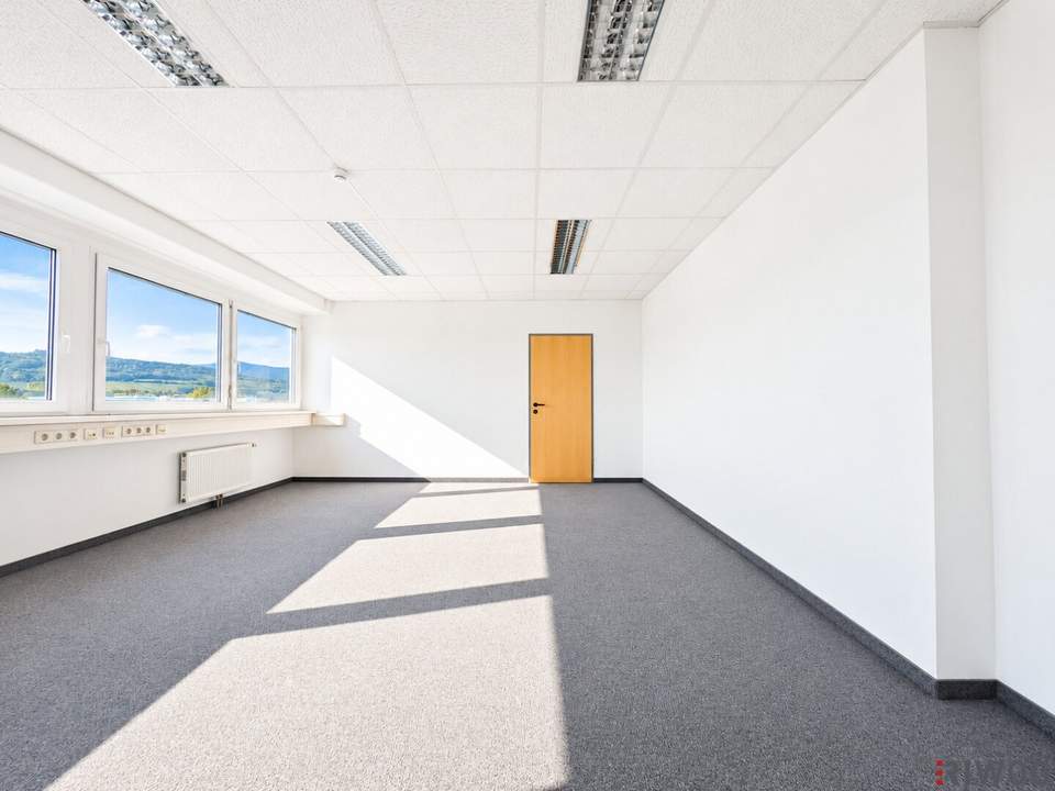56m² Büro mit zwei Arbeitsräumen und Möglichkeit für Teeküche im IZ-Süd | Parkplätze