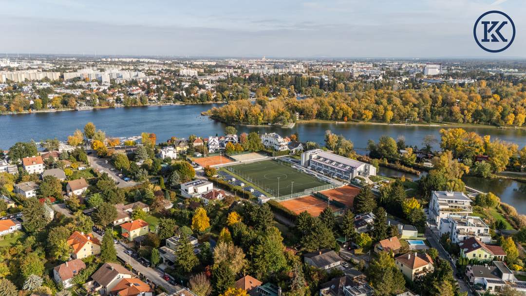 Sommer-Deal nahe UNO & Alter Donau: DG-Wohnung mit 2 Terrassen & Küche – nur für kurze Zeit!