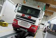 LKW Prüfhalle §57a PROVISIONSFREI!! NEU EINGERICHTET!! mit 2 gut beleuchteten Dachkuppeln und Sektionaltor ca. 27m lang T1