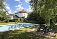 Eine Villa mit Wohnkultur, parkähnlichem Garten und Pool // A Villa of Distinction with Park-Like Garden and Pool //