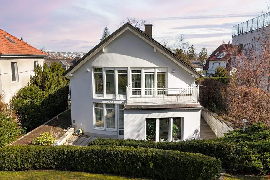 RESIDIEREN BEIM ROTEN BERG II GARAGE II SAUNA II NEUE PV-ANLAGE II 6 ZIMMER II 4 BÄDER II 54m² WOHNZIMMER MIT KAMIN II 2 TERRASSEN II BALKON II GARTEN II GROSSER KELLER, Haus-kauf, 2.449.000,€, 1130 Wien 13., Hietzing