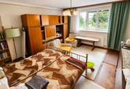 Renovierungsbedürftiges Haus mit zwei Wohneinheiten und viel Lagerfläche zu verkaufen!