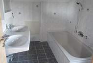 Helle 3-Zimmer-Dachgeschosswohnung mit Balkon und bester Anbindung nach Salzburg