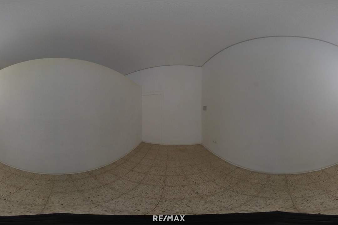 **Einzigartige Gewerbeimmobilie im historischen Gebäude, modern saniert, Top1, 243m² & Top2, 221m², flexibel zusammenlegbar, großzügige Parkflächen**