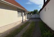 Villa mit Wintergarten und Nebengebäude