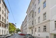 Weitblick, Ruhe & zentrale Lage – Sonnige Altbauwohnung mit Balkon