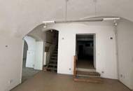 Praktischer Lagerraum mit Altbauflair und zwei Schaufenster zur Michaeligasse