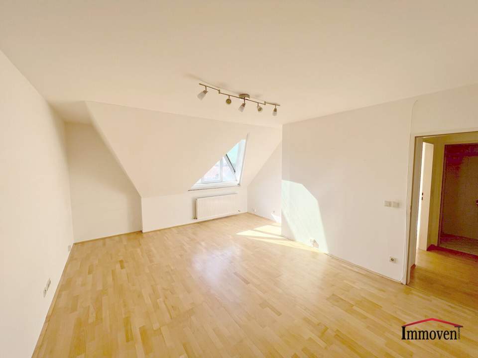 TOPLAGE - 2-Zimmerwohnung im Dachgeschoss!