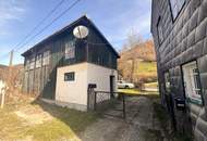 Stark sanierungsbedürftiges Haus