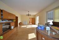 CHRISTOPH CHROMECEK IMMOBILIEN - BADEN - Großes, sanierungsbedürftiges Einfamilienhaus am Mitterberg!