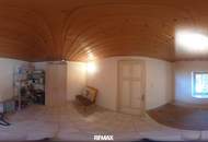 Vielseitiges Einfamilienhaus mit separater Wohneinheit, großzügigen Nebengebäuden &amp; Pool