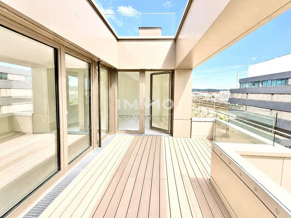 LAXURY Residence with Custom Interior Finishes: Directly at the main train station: Commission-free