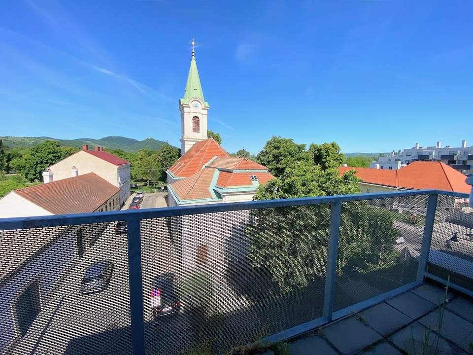 MODERNE DACHGESCHOSS-WOHNUNG mit TERRASSE