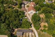 "Großzügiges Grundstück mit Pferdehof und sanierungsbedürftigem Haus – nur Minuten von Wien entfernt"