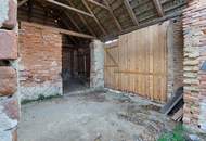 Traditioneller Vierkanthof im Dornröschenschlaf