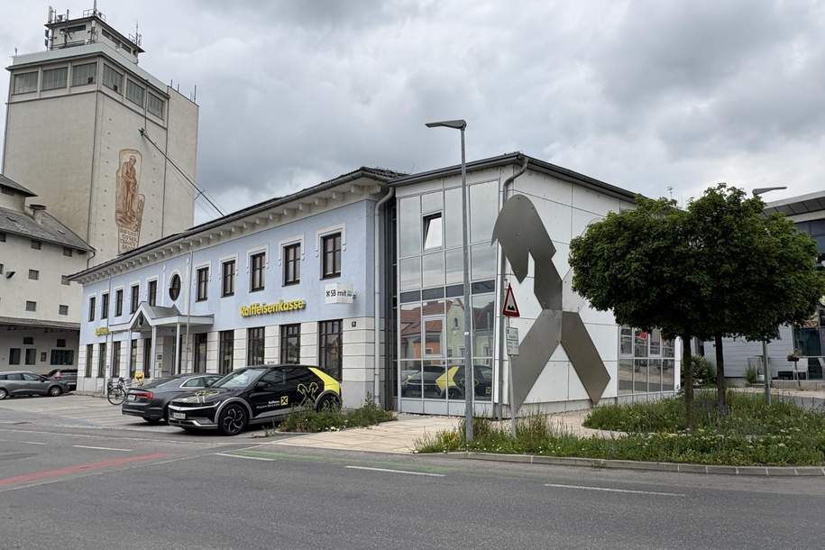 GELEGENHEIT MIT ENTWICKLUNGSCHANCE: EHEMALIGE ZENTRALE DER RAIFFEISENBANK WAGRAM-SCHMIDATAL SUCHT EINEN NEUEN EIGENTÜMER MIT KREATIVITÄT, Haus-kauf, 1.750.000,€, 3462 Tulln