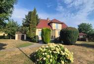 SCHÖNES, GERÄUMIGES EINFAMILIENHAUS MIT EBENEN GRUNDSTÜCK