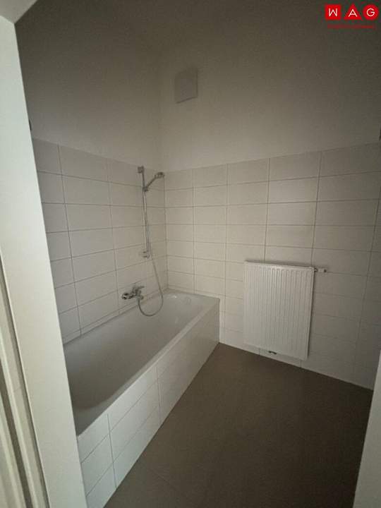 Wohnen in den DRAGONERHÖFEN von Wels - gepflegte 2-Zimmer Wohnung mit modernem Badezimmer (inkl. Wanne) | Ab 01.06.2026 verfügbar!