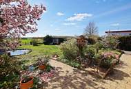 7321 Lackendorf: Ruhelage! Teilsaniertes und bezugsfertiges Einfamilienhaus mit Garage und großem Garten!