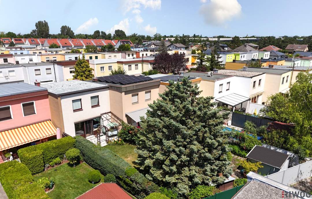 ENTZÜCKENDES REIHENHAUS MIT VIEL POTENZIAL II SÜDSEITIGER GARTEN MIT TERRASSE II RUHIGE SIEDLUNGSLAGE II GROSSER KELLER MIT KÜCHE UND BAD II LINDENWEG-SIEDLUNG