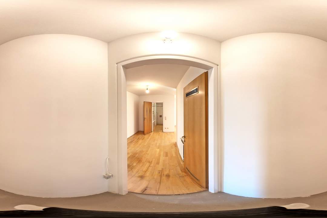 "Gartenwohnung mit Terrasse im Obergeschoß!"