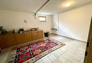 Sehr gepflegtes Ein- bis Zweifamilienhaus mit großem Garten und Doppelgarage!